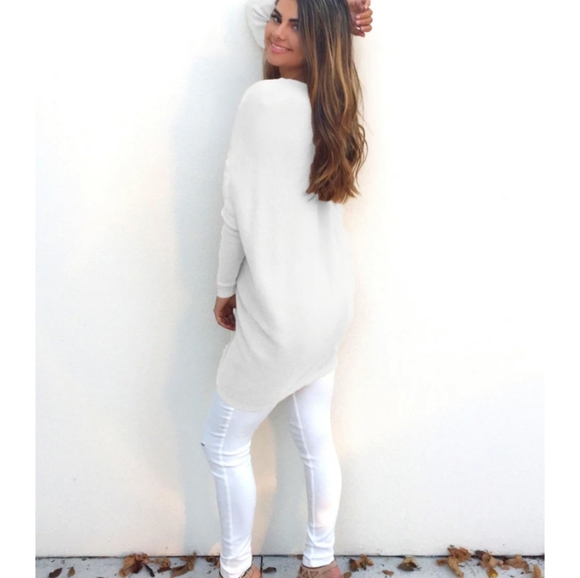 🆕⭐ Ivory white v-neck tunic sweater - Picture 3 of 6